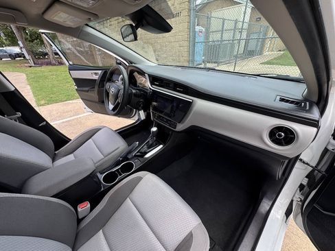 Used 2019 Toyota Corolla LE FWD image 19