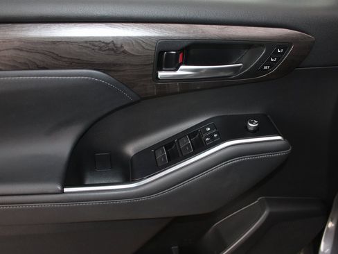 Certified 2022 Toyota Highlander Limited image 23