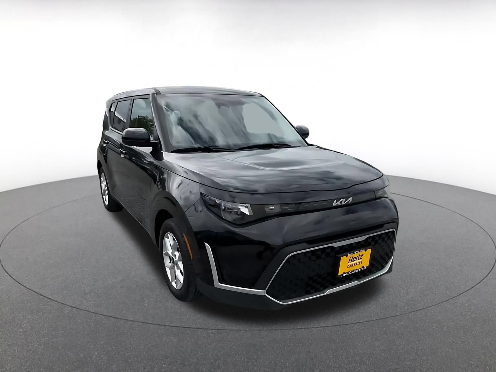 Used 2025 Kia Soul LX w/ LX Technology Package FWD image 3