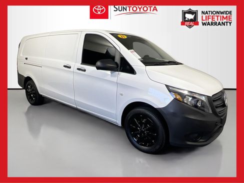 Used 2023 Mercedes-Benz Metris image 1
