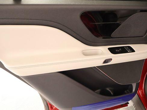 New 2026 Lincoln Aviator AWD image 18