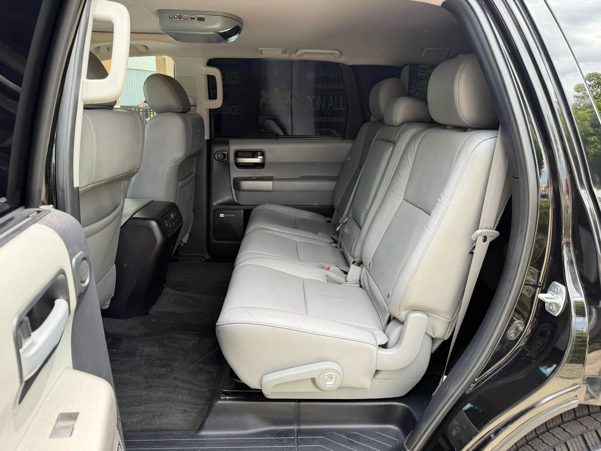 Used 2016 Toyota Sequoia SR5 w/ Premium Package RWD image 12