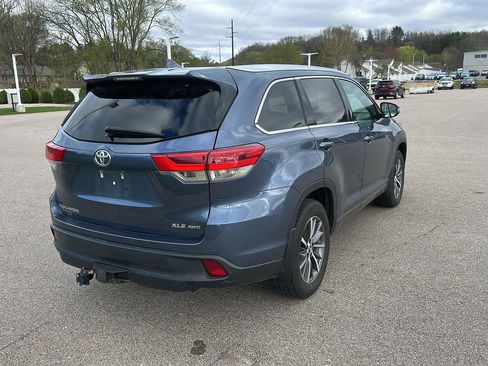 Used 2017 Toyota Highlander XLE image 3