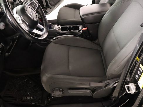 Used 2020 Jeep Wrangler Unlimited Sahara image 11