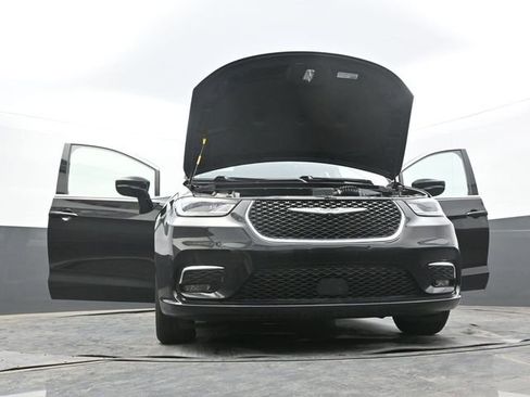 Used 2024 Chrysler Pacifica Touring-L FWD image 63