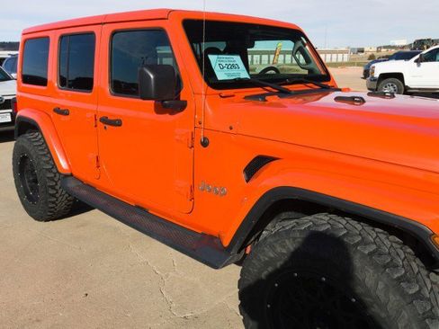 Used 2018 Jeep Wrangler Unlimited Sahara w/ Uconnect 4C Nav & Sound Group AWD/4WD image 10