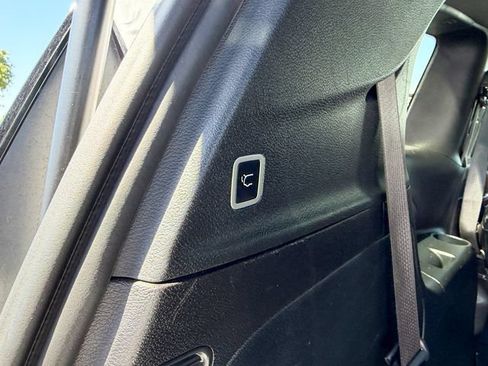 Used 2025 Chrysler Pacifica Select FWD image 28
