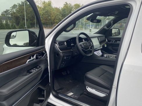 New 2024 Jeep Grand Wagoneer Series I w/ HD Trailer Tow Package image 15