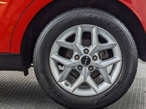 Used 2025 Kia Soul LX w/ LX Technology Package FWD image 11