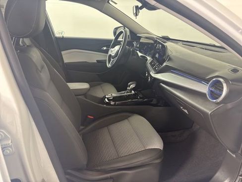 Used 2025 Chevrolet Trax LT w/ Driver Confidence Package FWD image 25