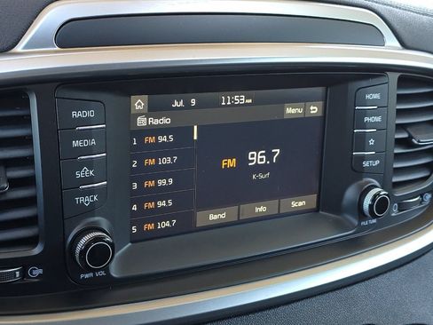 Used 2020 Kia Sorento LX AWD/4WD image 16