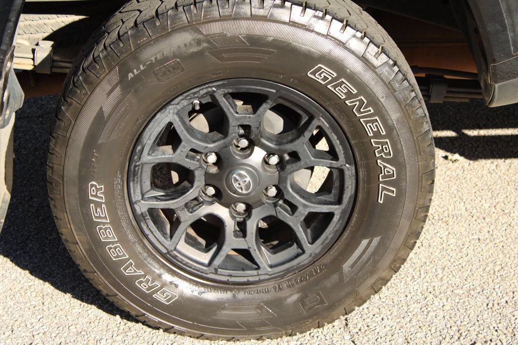Used 2020 Toyota Tacoma SR5 RWD image 31
