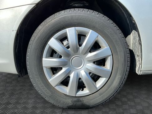 Used 2004 Toyota Camry LE FWD image 16