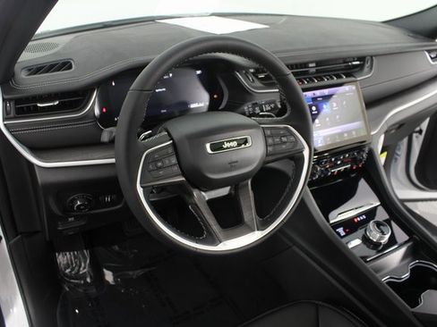 New 2025 Jeep Grand Cherokee Limited image 10