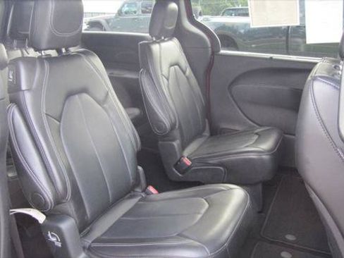 Certified 2025 Chrysler Pacifica Select FWD image 10