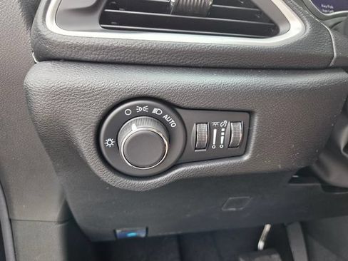New 2027 Chrysler Pacifica Select FWD image 20