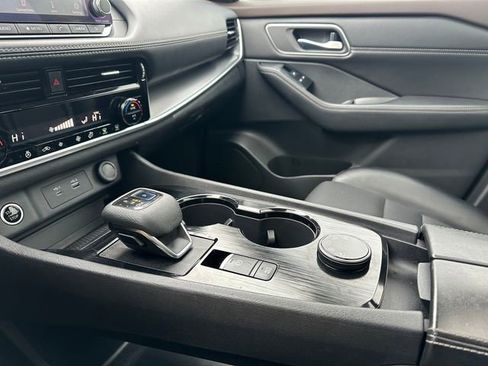 Used 2021 Nissan Rogue SV w/ Premium Package image 19