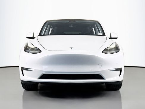 Used 2022 Tesla Model Y Long Range image 2