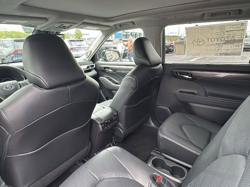 New 2026 Toyota Highlander Platinum AWD/4WD image 9