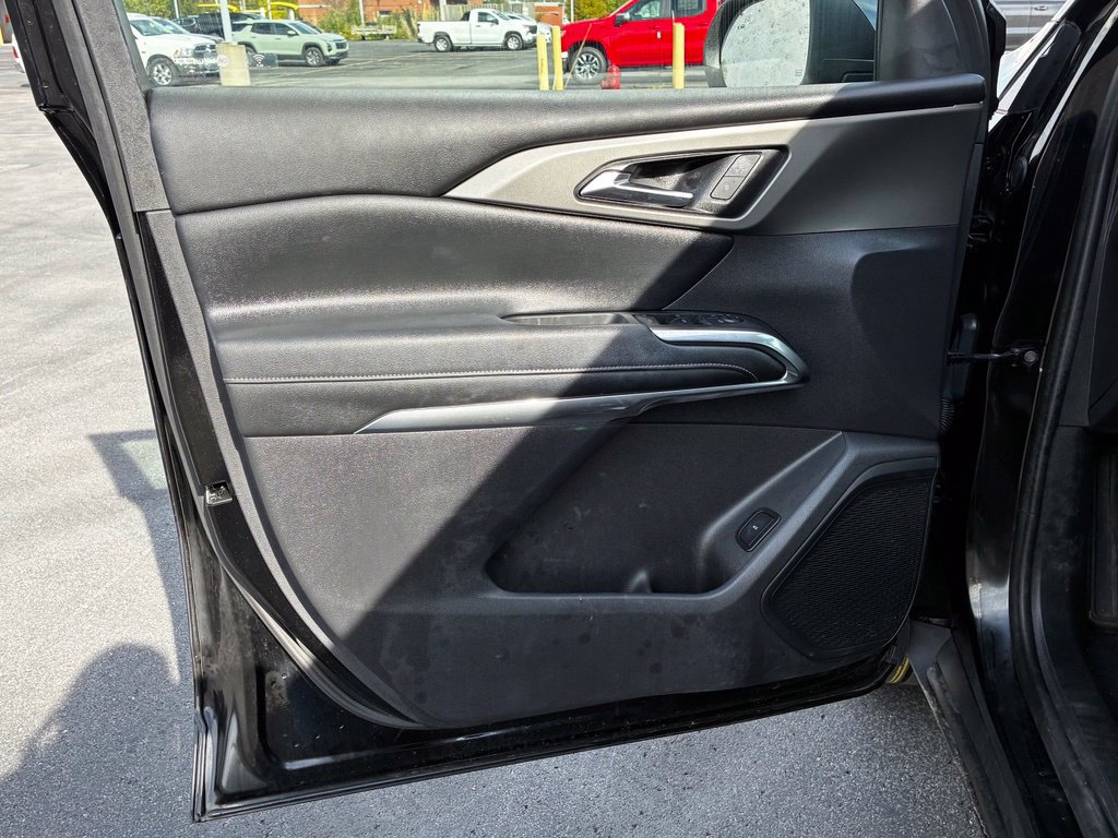 Used 2024 Chevrolet Traverse LS w/ Midnight/Sport Edition FWD image 4