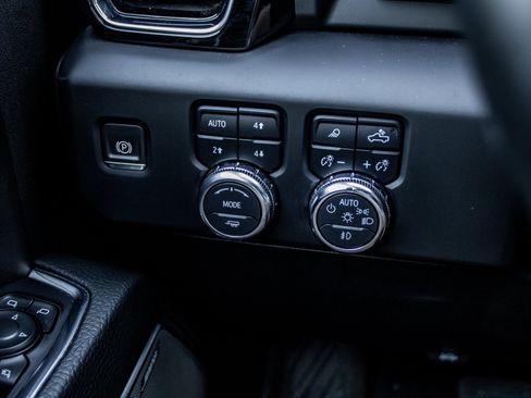 Used 2024 GMC Sierra 2500 Denali w/ Technology Package image 34