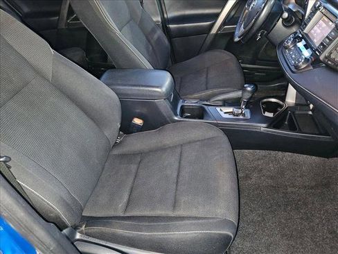 Used 2018 Toyota RAV4 XLE image 19