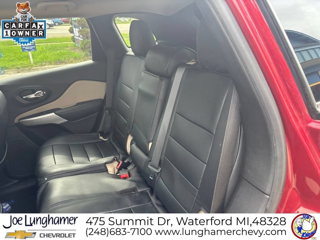 Used 2017 Jeep Cherokee Sport FWD image 12