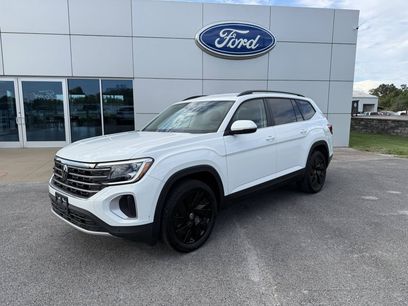 Used 2024 Volkswagen Atlas SE w/ Black Wheel Package