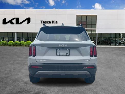 Used 2023 Kia Sorento S AWD/4WD image 5