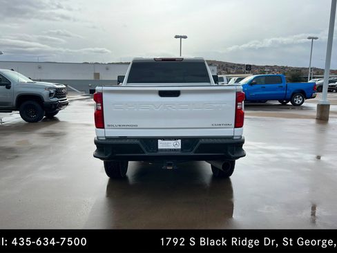 Used 2024 Chevrolet Silverado 2500 Custom w/ Custom Value Package image 4