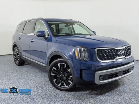 Used 2025 Kia Telluride SX w/ SX Captain's Chair Package AWD/4WD image 1