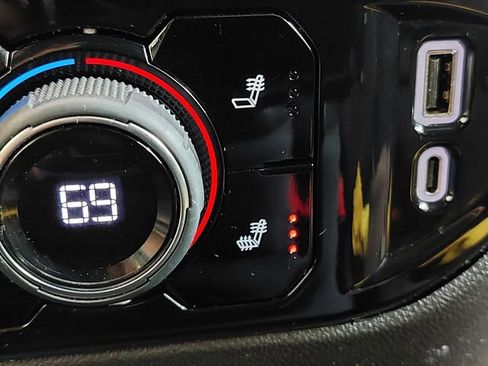 Used 2023 Chevrolet Silverado 1500 LT image 24