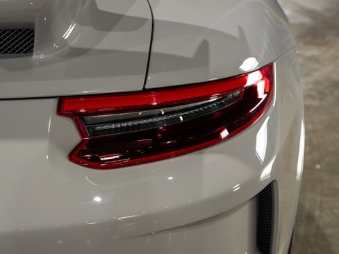 Used 2018 Porsche 911 GT3 RWD image 40