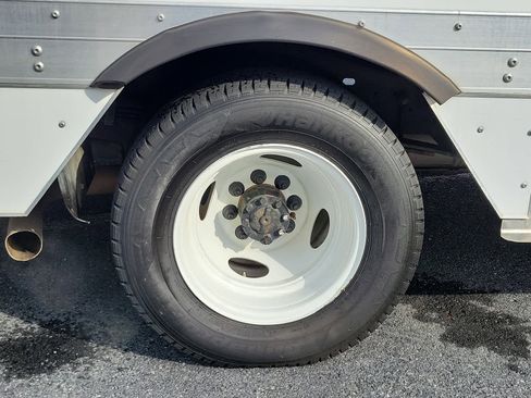 Used 2021 Ford E-350 and Econoline 350 Super Duty w/ Power Windows & Locks Group image 9