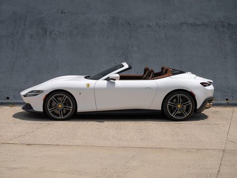 Used 2024 Ferrari Roma Spider RWD image 4