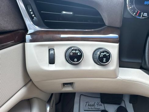 Used 2017 Cadillac Escalade Premium Luxury AWD/4WD image 13