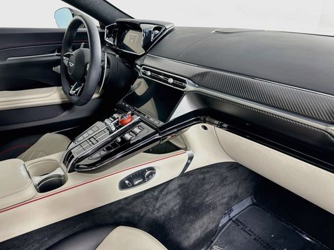 Used 2026 Aston Martin V8 Vantage S RWD image 28