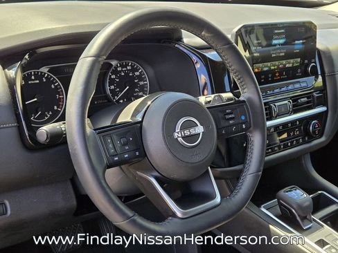Used 2025 Nissan Pathfinder SL FWD image 23