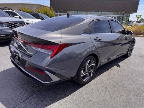 Used 2026 Hyundai Elantra Limited FWD image 5