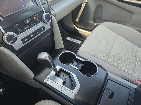 Used 2012 Toyota Camry LE image 21