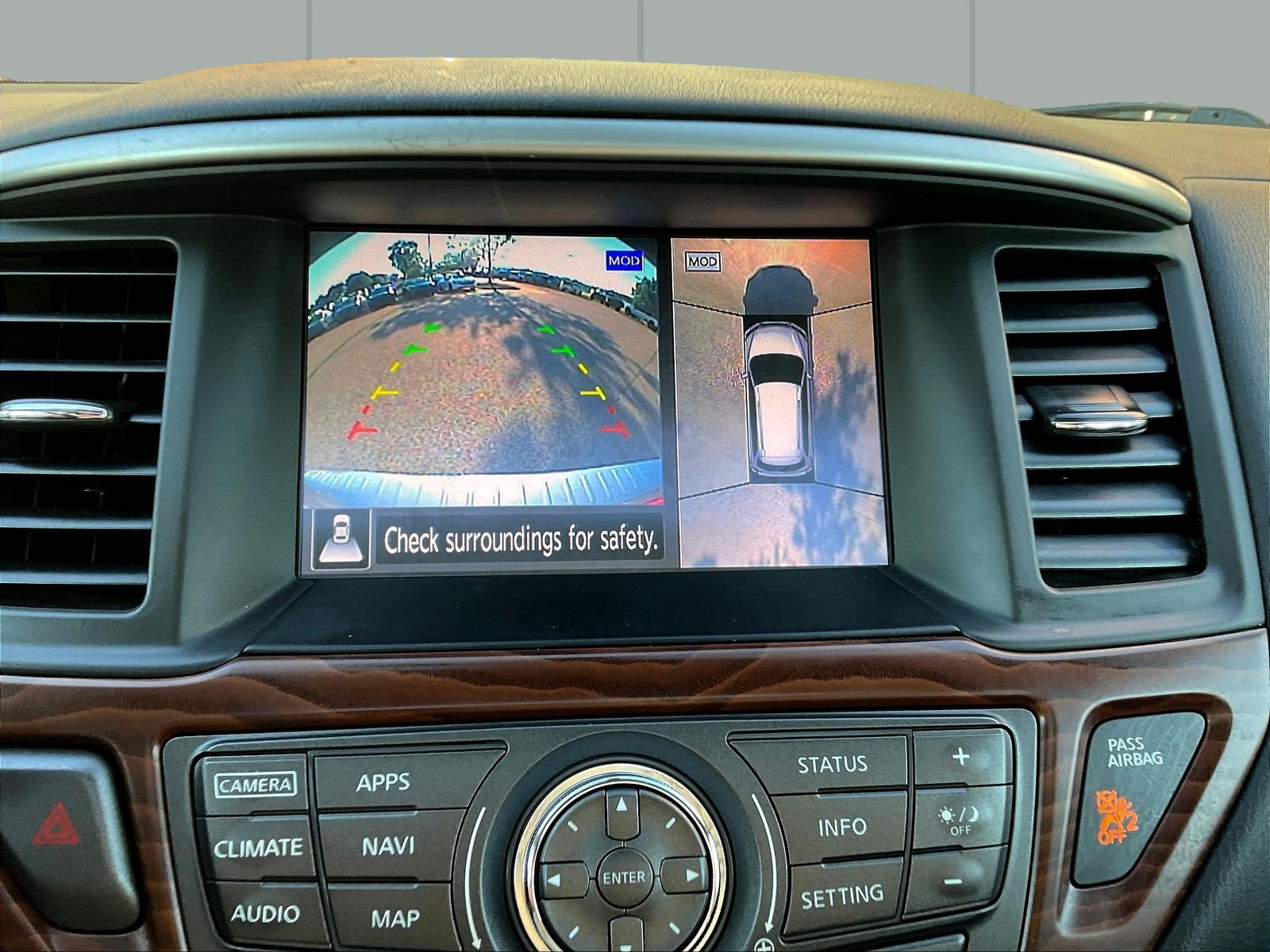Used 2017 Nissan Pathfinder Platinum w/ Family Entertainment Package FWD image 16