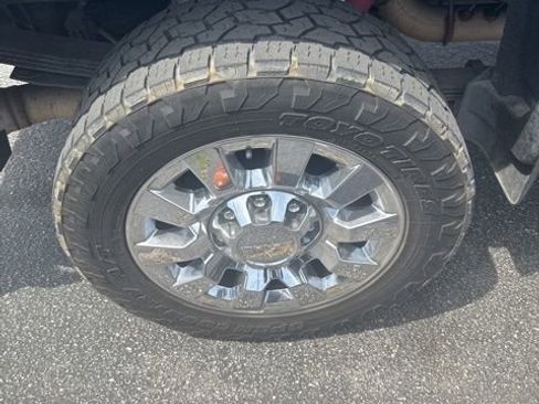 Used 2018 GMC Sierra 2500 Denali w/ Duramax Plus Package AWD/4WD image 17