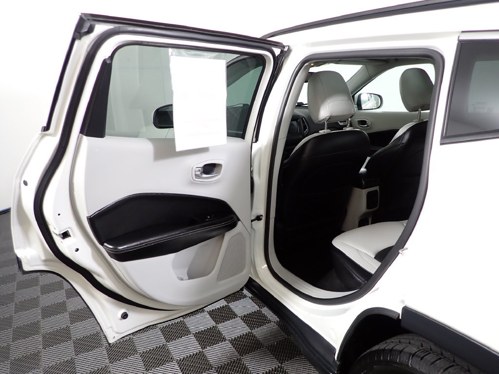 Used 2017 Jeep Compass Latitude w/ Popular Equipment Group AWD/4WD image 31