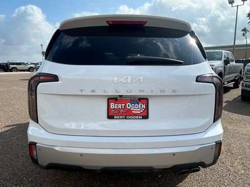 Used 2024 Kia Telluride EX w/ EX Captain's Chair Package image 5