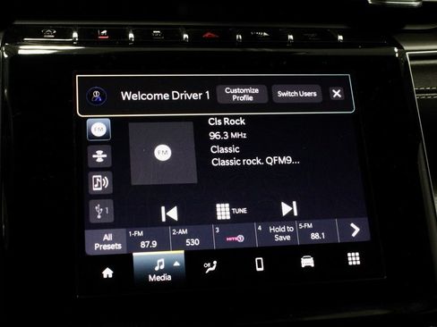 Used 2023 Jeep Grand Cherokee Altitude AWD/4WD image 3