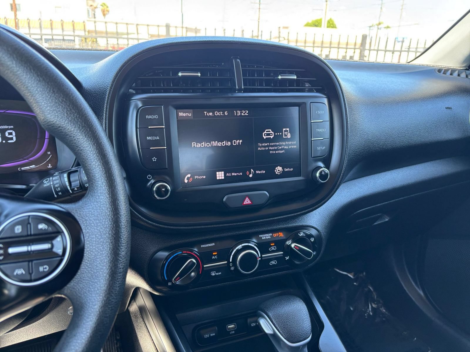 Used 2025 Kia Soul LX w/ LX Technology Package FWD image 16