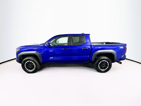 Used 2025 Toyota Tacoma TRD Off-Road image 4
