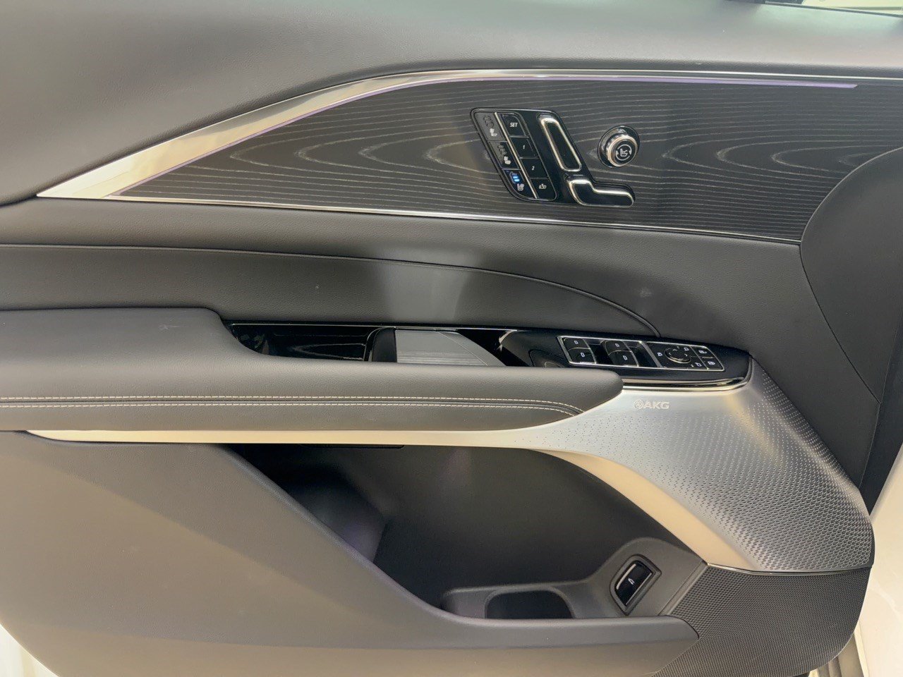 Used 2024 Cadillac Lyriq Luxury w/ LPO, Floor Liner Package RWD image 14
