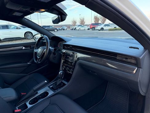 Used 2021 Volkswagen Passat 2.0T R-Line image 48