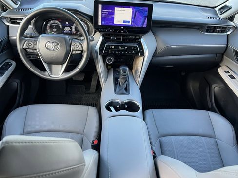 Used 2023 Toyota Venza Limited image 14
